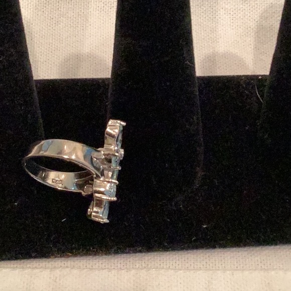 Gorgeous twin aquamarine butterflies on a silver ring - Picture 6 of 6